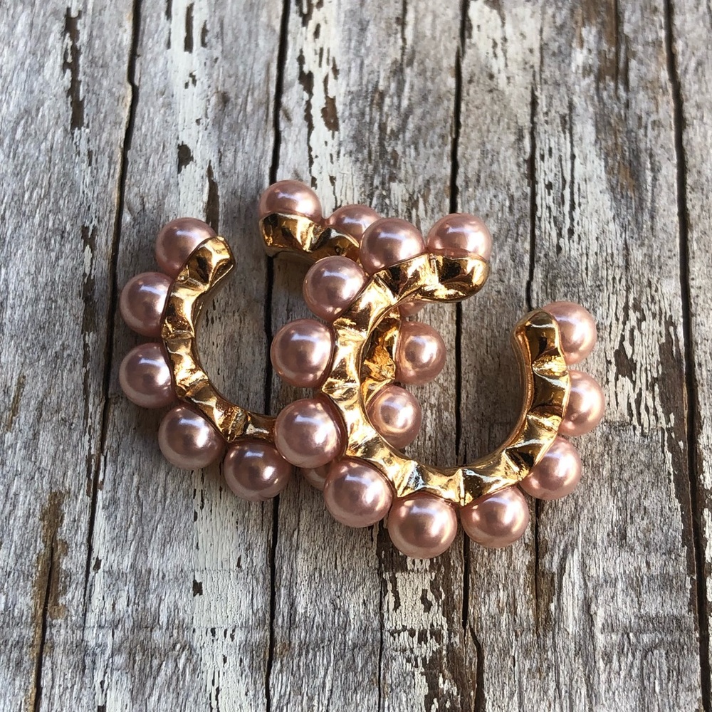 🌸Clasina Rose Pearl Ear Cuffs! - Picture 5 of 5